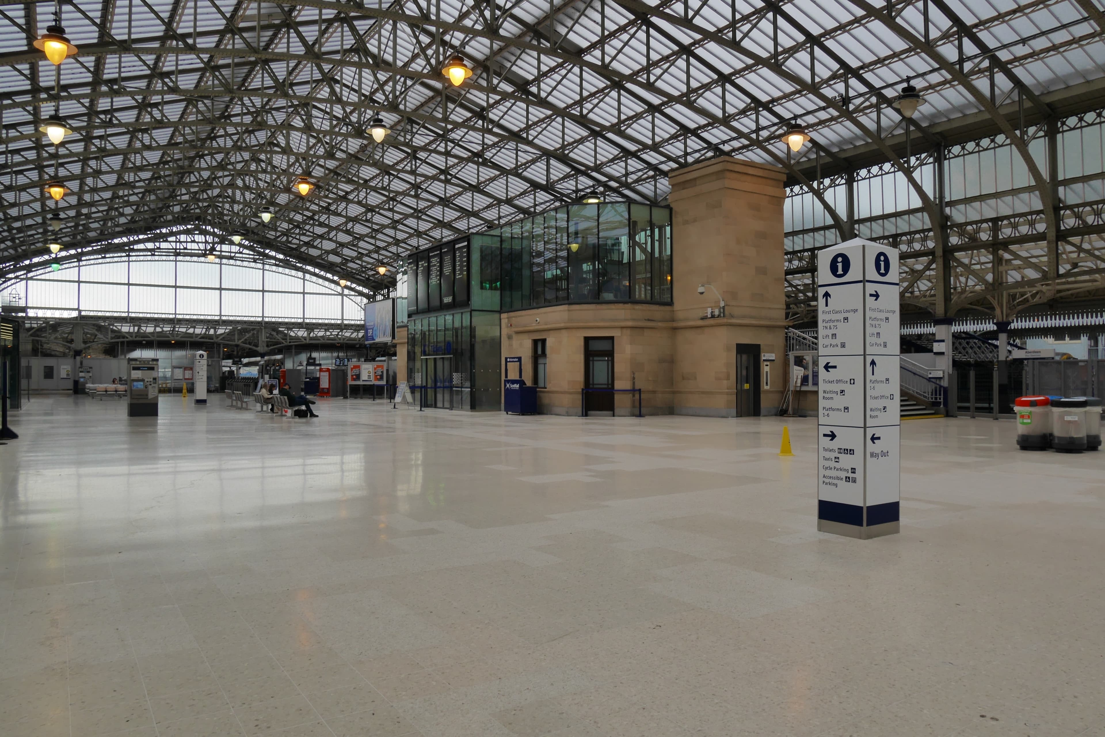 Aberdeen railway station concourse and platforms